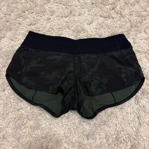 Lululemon Athletica Green and Black Athletic Shorts Lightweight Moisture-Wicking